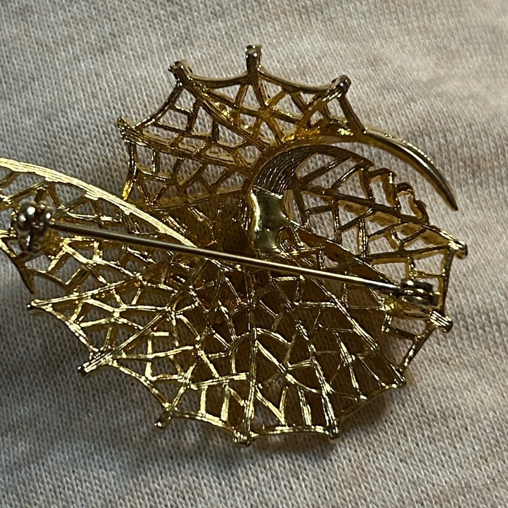 3 Vintage Gold Tone Brooch Lot Leaf,Wreath,Rhinestone Mid Century - Picture 6 of 7